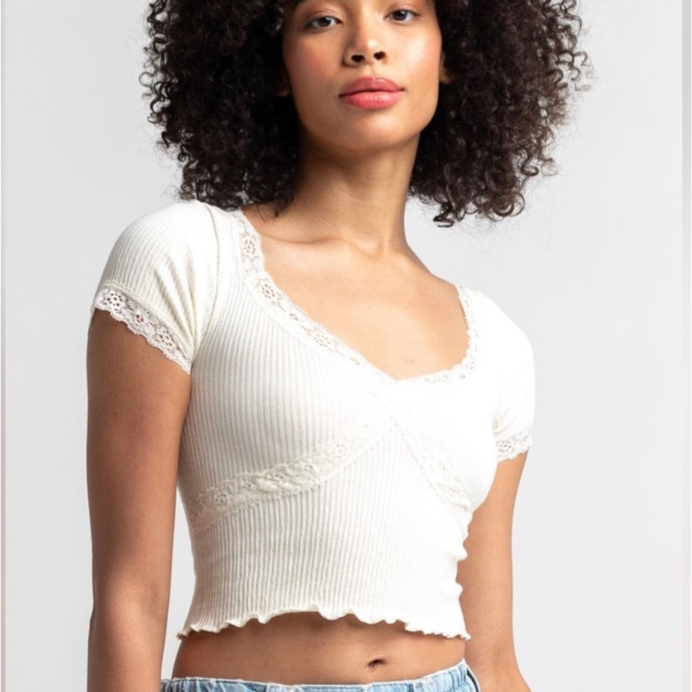 BDG Lace cropped tee